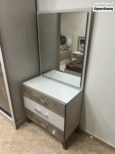غرفة نوم مستعملة شبه جديدة للشباب 2