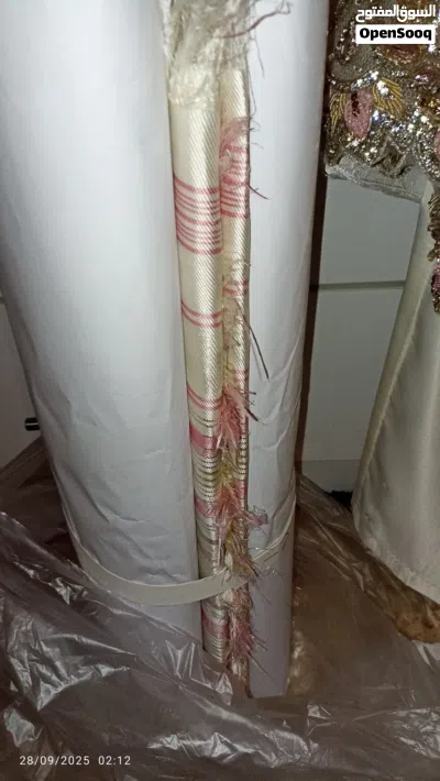 بدلة صغيره للبيع بسعر حرق كرستال ولةلي ومطرزه يدوي بي الخرز صاحبها يبي يبع بيع مستعجل ضروري ضروري جد 3