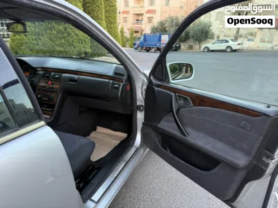 Mercedes Benz E-Class E 200 4
