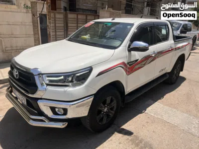 تويوتا هيلوكس SR5 2