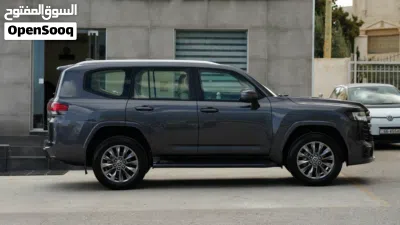 Toyota Land Cruiser GXR 2