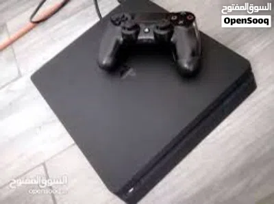 بلاستيشن4 بلس للبيع يجي معاها جهاز واحد وثلاث سيديات جراند وسبايدر مان وسيدين ثانين مال مغامرات قابل 3