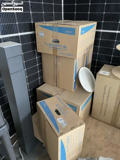 انفرترات طاقة شمسية اونجريد 3 فاز ، مع قطعة واي فاي مع كل انفرتر ، سمارت ميتر ، كيبلات بطاريات HV 2