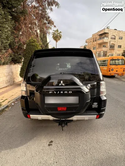 Mitsubishi Pajero Standard 3