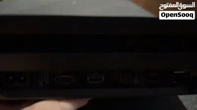 سوني 4 برو مستعمل نظيف جداً والجهاز مو مفتوح 1 تيرا مع جميع اسلاكه و 2 يد 1 اصلي و واحد درجة اولى 4