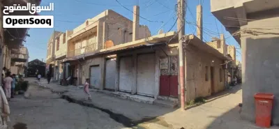 بيت مع محلات تجارية ركن 2