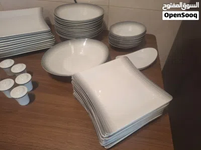 Elegant Zarin Porcelain Dinnerware Set (12-Person) – Excellent Condition 4