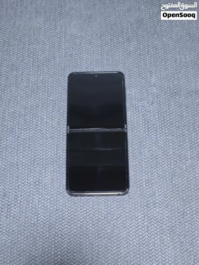 Samsung Galaxy Z Flip 4 - Gray 128GB سامسونج زد فليب 4 رمادي حالة جيدة جدا 2