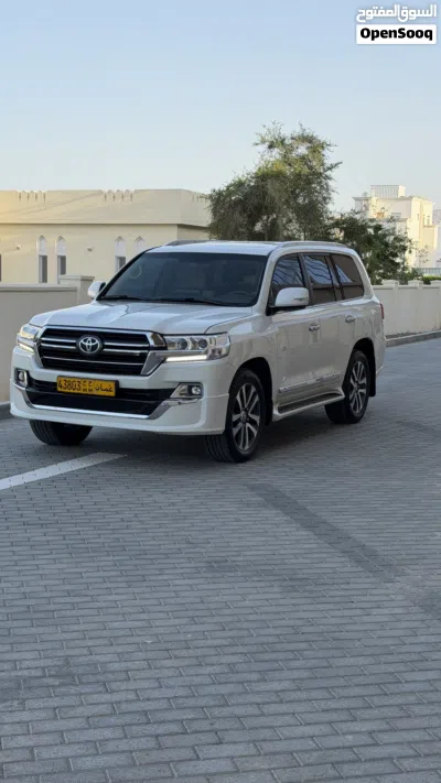 Toyota Land Cruiser VXR 4