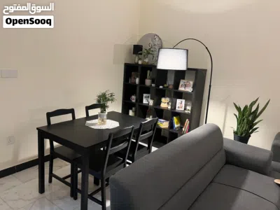 ميز طعام مع رفوف 2