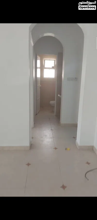 شقه ثلاث غرف وصاله ومطبخ وثلاث حمامات اليجار شامل الكهرباء والماء 2