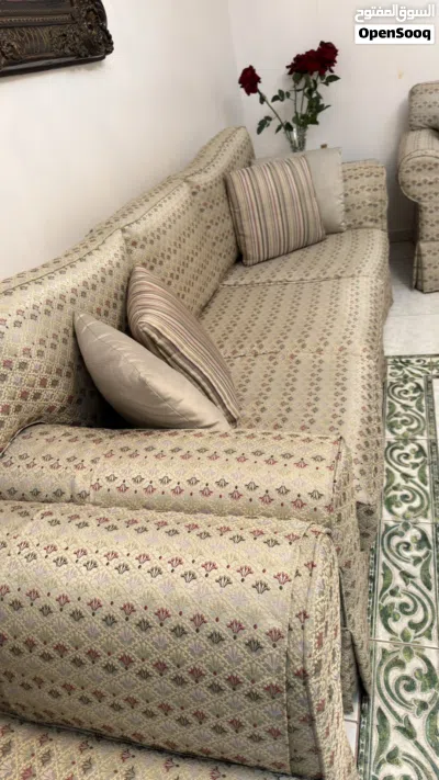 كنب 9 أشخاص بحالة جيدة جداً 2