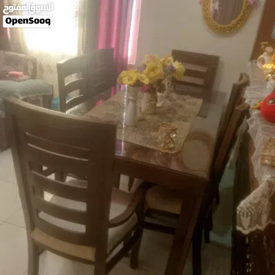 طاولة خشب لوح زجاجي وستة كراسي منجدات 2