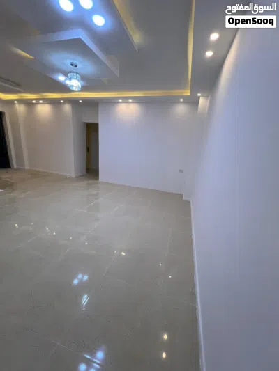 شقه للايجار في شفا بدران تم تجديدها قرب دوار جامعه العلوم التطبيقيه وقرب جميع الخدمات 2
