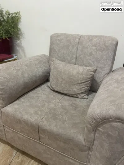 طقم كنب مكون من سبع مقاعد 4