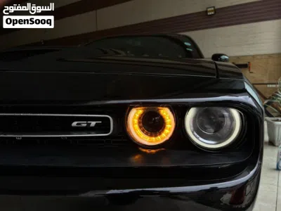 Dodge Challenger SE 2