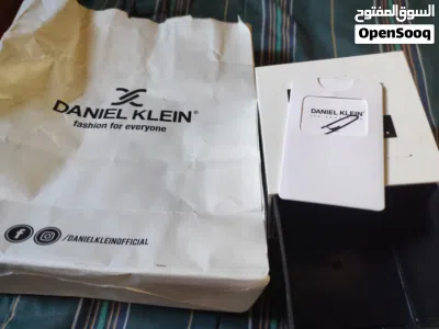تُعرف هذه الساعة من العلامة التجارية دانيال كلاين (Daniel Klein)، وتحمل رقم الموديل DK.1.13911-1. وه 3