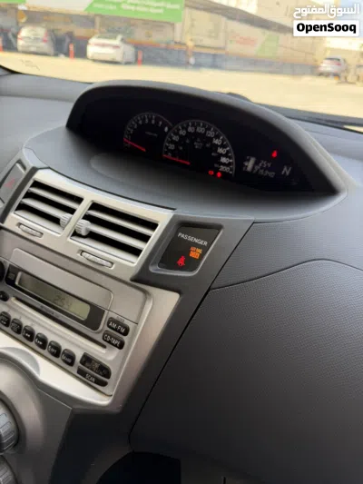 Toyota Yaris E 4