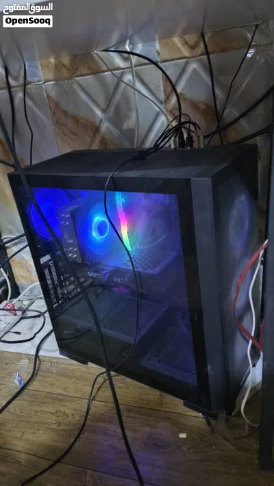 للبيع تجميعة Gaming ومونتاج متكاملة مع شاشتين وملحقاتها 3