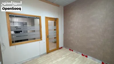 Offices for rent on the main road near Ruwi Roundabout مكاتب للإيجار على الشارع العام 3