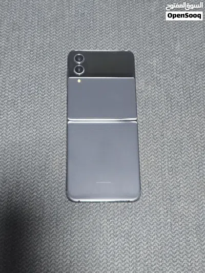 Samsung Galaxy Z Flip 4 - Gray 128GB سامسونج زد فليب 4 رمادي حالة جيدة جدا 3