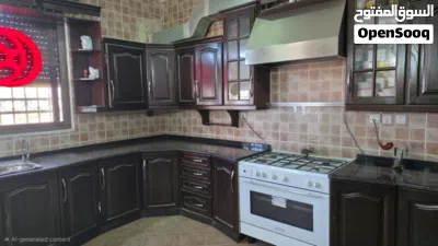 جاكوزي ب100دينار موتور استعمال بسيط بطارية جديده 50 خزائن مطبخ للبيع 700 دينار شفاط مطبخ كبير 3