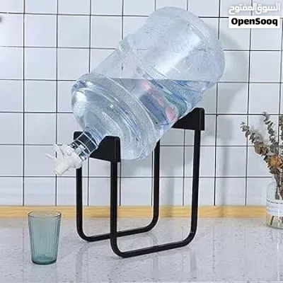 *قاعدة حديدية مبتكرة مصممة لحمل جالون (دبة 4