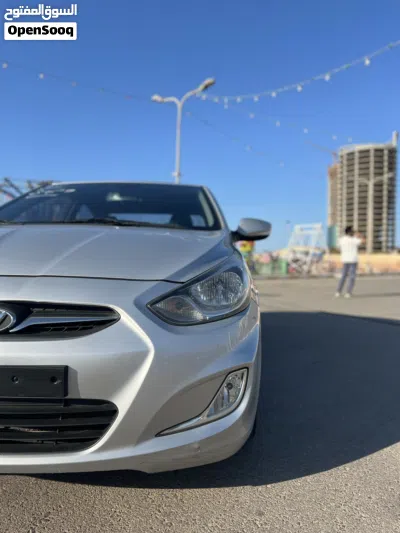 Hyundai Accent Standard 3