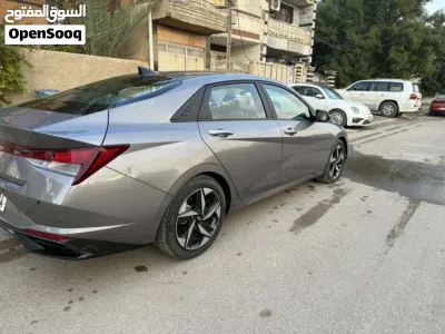 Hyundai Elantra Limited 3