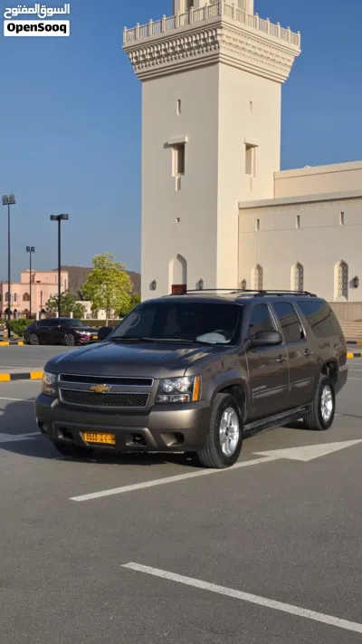 Chevrolet Suburban LT 2
