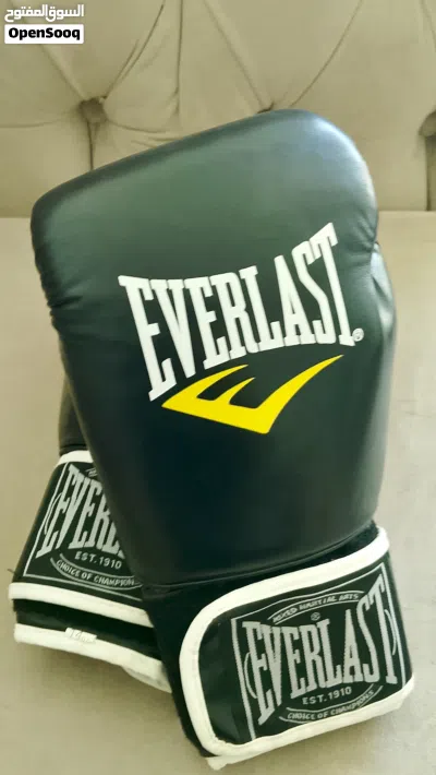 كفوف ملاكمه من شركه Everlast (إيفرلاست،الغني عن التعريف حجم الكف 14oz بحاله ممتازه جدا 2