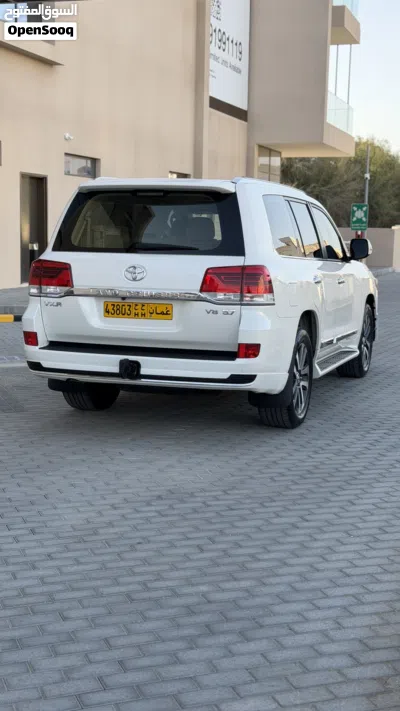 Toyota Land Cruiser VXR 3