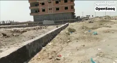 للبيع ارضيه مميزه في البريقه ركنيه وكبيره على الشارع الرئيسي للبريقه ومطله على البحر 4