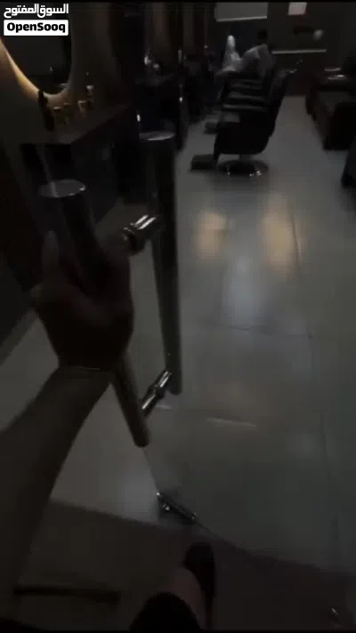 محل صالون حلاقه بكامل معداته لل بيع حاهز بكل نواحي ما ناقصه شي 4