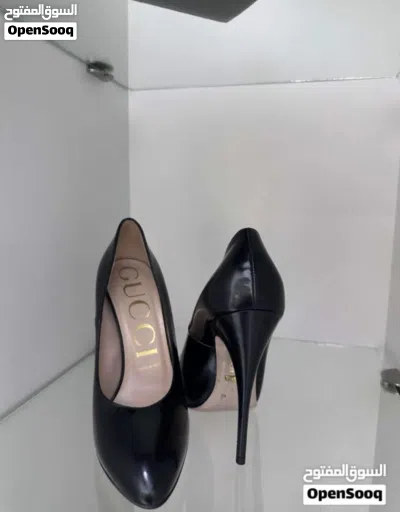 حذاء نسائي ماركة فاخرة للبيع حذاء نسائي أنيق باللون الأسود من ماركة Gucci 2