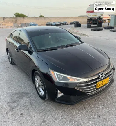 Hyundai Elantra SEL 2