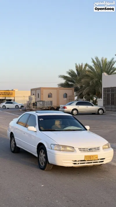تويوتا كامري XLE 2