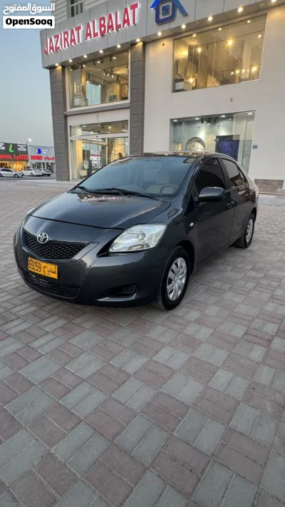 Toyota Yaris E 2