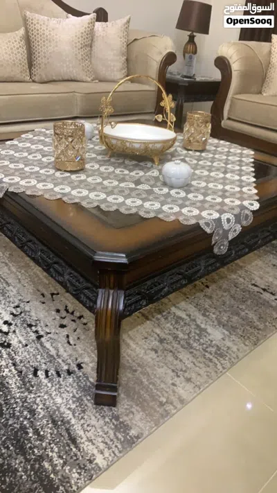 طاوله وسط ب حاله ممتازه 2