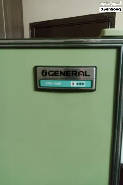 ثلاجة GENERAL موديل ERE-140K، وعليها تصنيف تبريد *** (ثلاث نجوم)، وهو يشير إلى قدرة الفريزر على التج 3