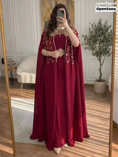 جلابيه عباره عن 3قطع االفستان الداخلي بطان استرتش بلاظافه الا بشت شيفوان مطرز سيم ذهبي 2