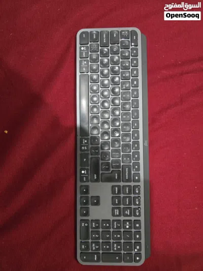 لوحة مفاتيح Logitech M Keys S اللاسلكية باللون الجرافيت وتتميز بإضاءة ذكية 2