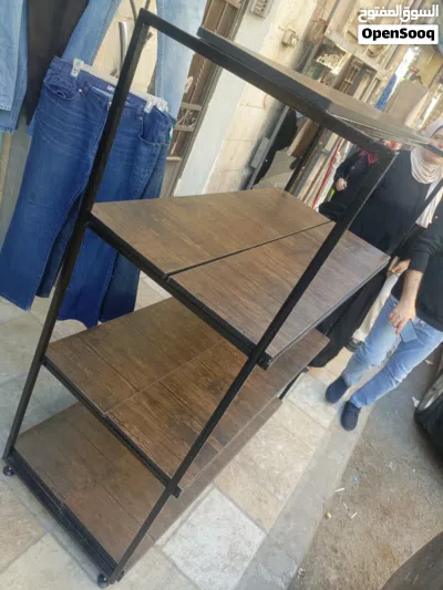 ديكور محل ألبسه طاولات نفس الصوره 4