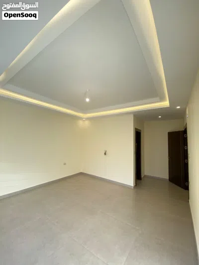 شقة جديدة - لم تسكن - 4نوم 2ماستر - 205م - موقع مميز / الكرسي 2