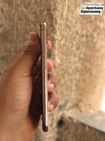 هاتف xsللبيع 900 3