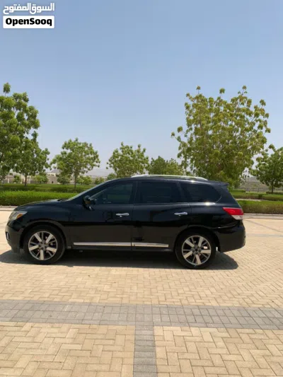 Nissan Pathfinder Standard 2