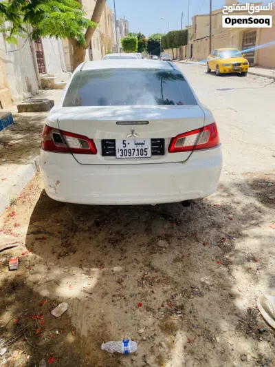 Mitsubishi Galant DL 3