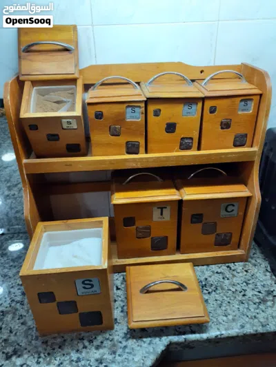 طقم للسكر والشاي والقهوه والبهارات من الخشب 7قطع 3 حم كبير و4حجم وسط مع حمالتهم 2