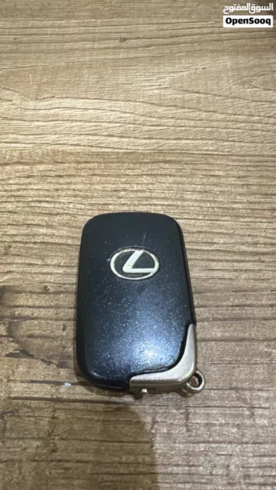 مفتاح لكزس es350 2010 اصلي نظيف بحالة ممتازة ينفع لموديلات 2007-2012 2