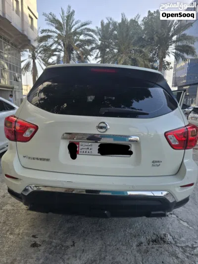 Nissan Pathfinder Standard 4